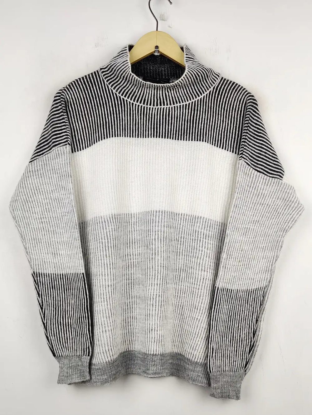 Buy online pre-used pre-loved 100% authentic & Original branded Peruzzi (WT-5625) available in Pakistan. Top international brands avilable.