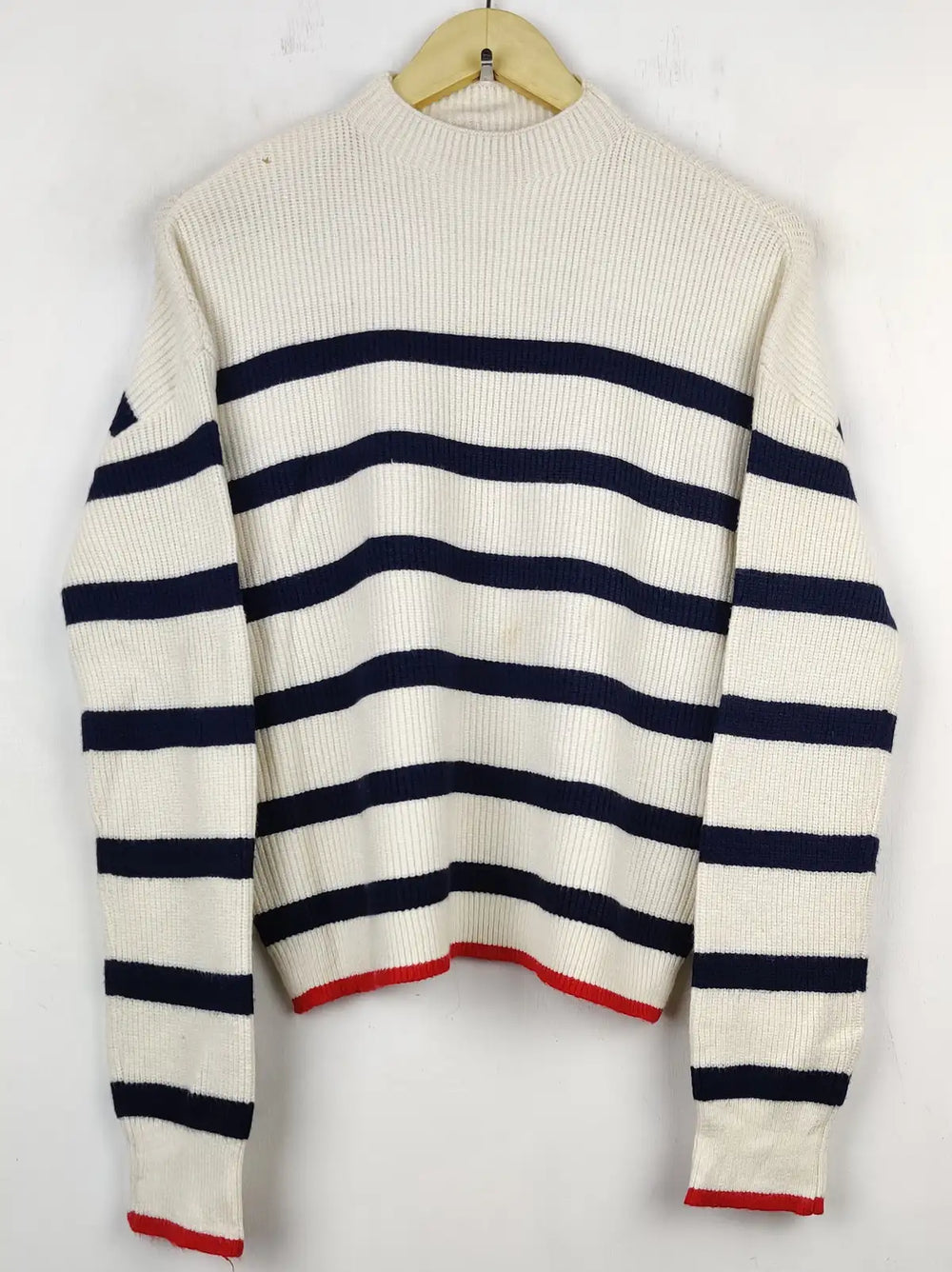 Buy online pre-used pre-loved 100% authentic & Original branded Pieces (WT-5640) available in Pakistan. Top international brands avilable.