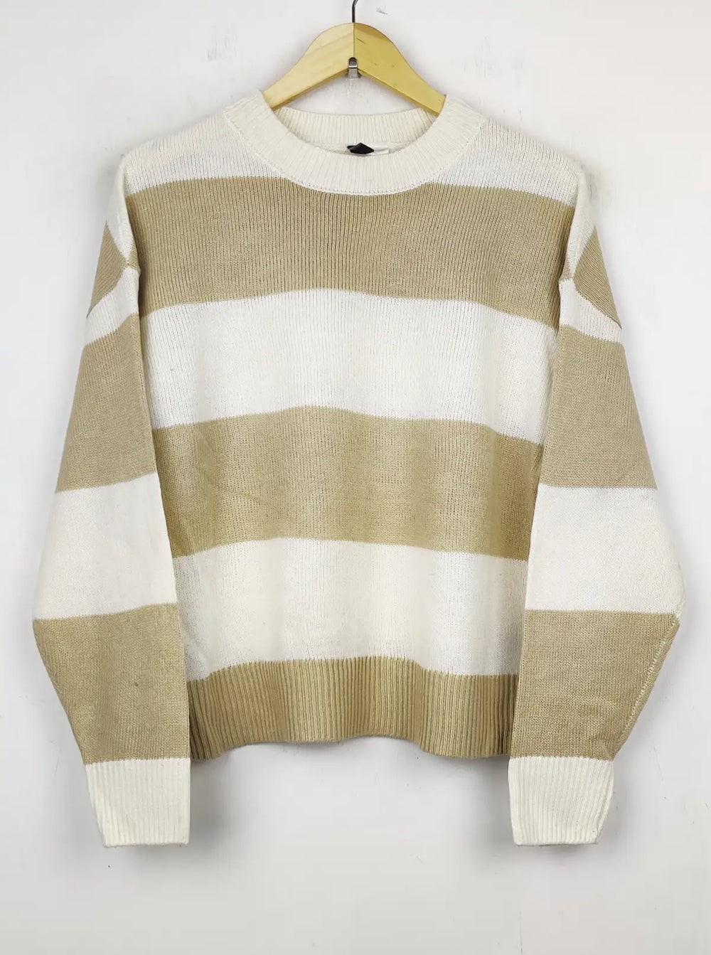 Buy online pre-used pre-loved 100% authentic & Original branded H&M (WT-5702) available in Pakistan. Top international brands avilable.