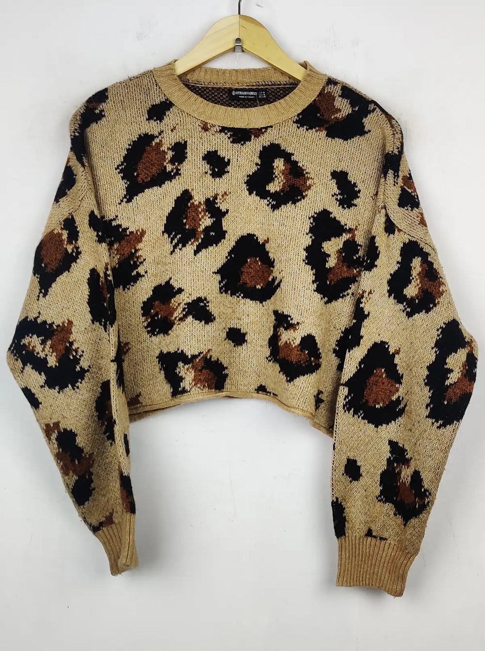 Buy online pre-used pre-loved 100% authentic & Original branded Stradivarius (WT-5704) available in Pakistan. Top international brands avilable.