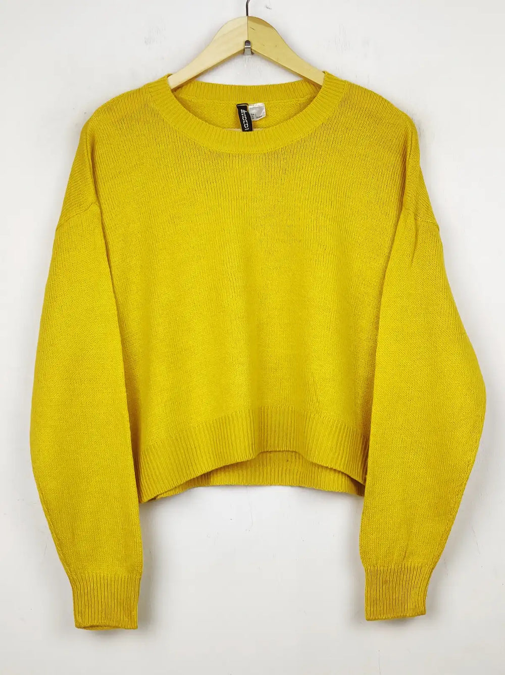 Buy online pre-used pre-loved 100% authentic & Original branded H&M (WT-5767) available in Pakistan. Top international brands avilable.