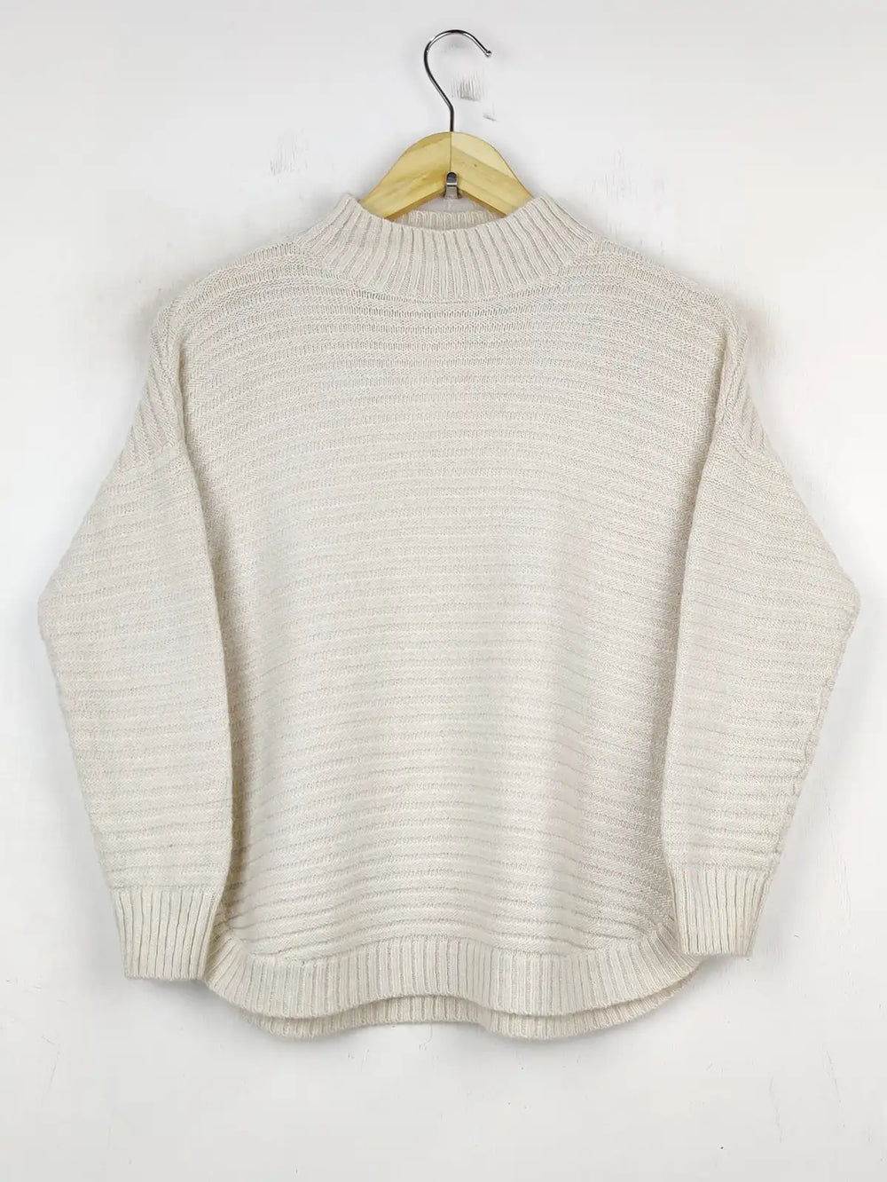 Buy online pre-used pre-loved 100% authentic & Original branded Wallis (WT-5807) available in Pakistan. Top international brands avilable.