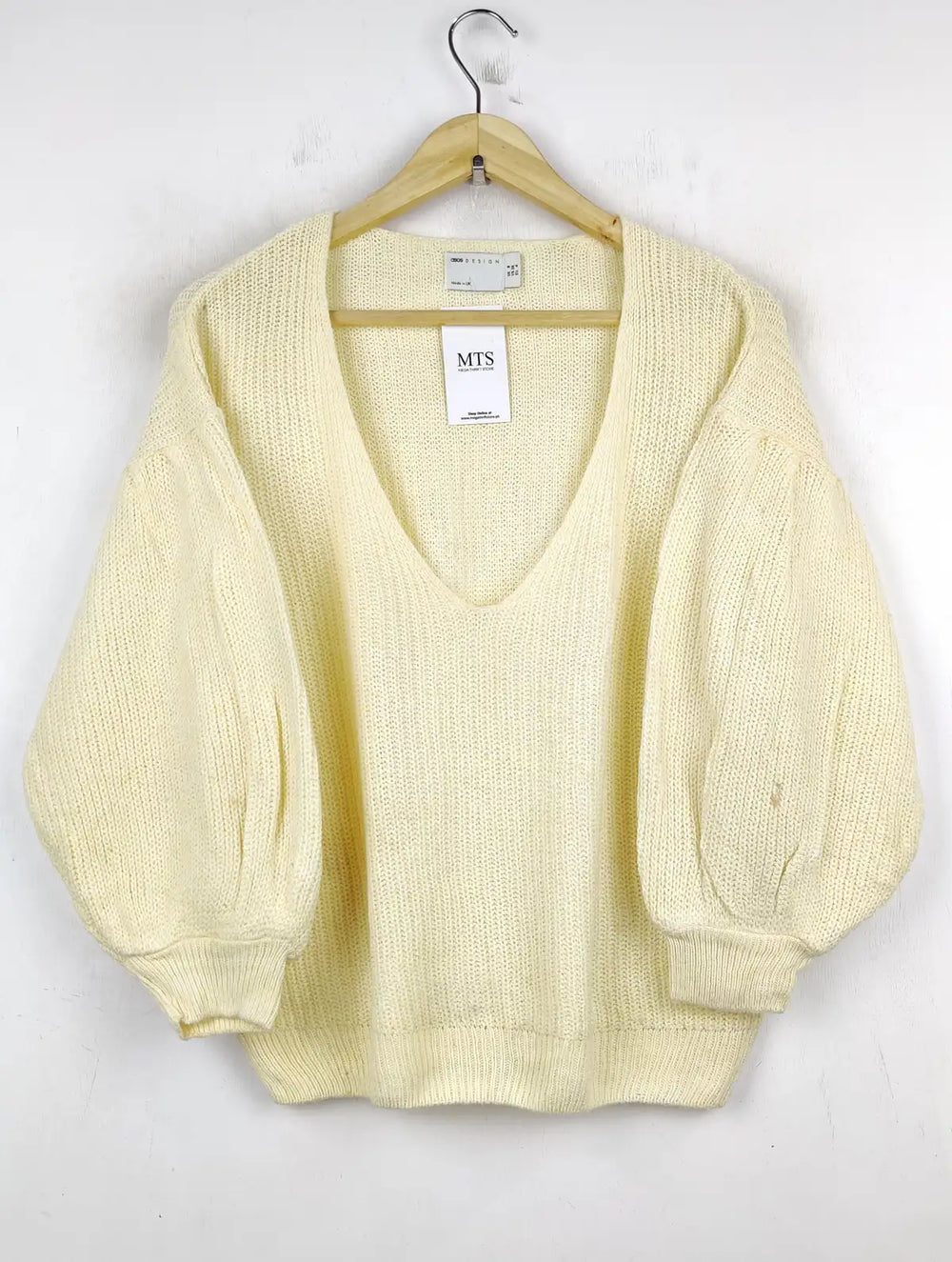 Buy online pre-used pre-loved 100% authentic & Original branded Asos (WT-5850) available in Pakistan. Top international brands avilable.