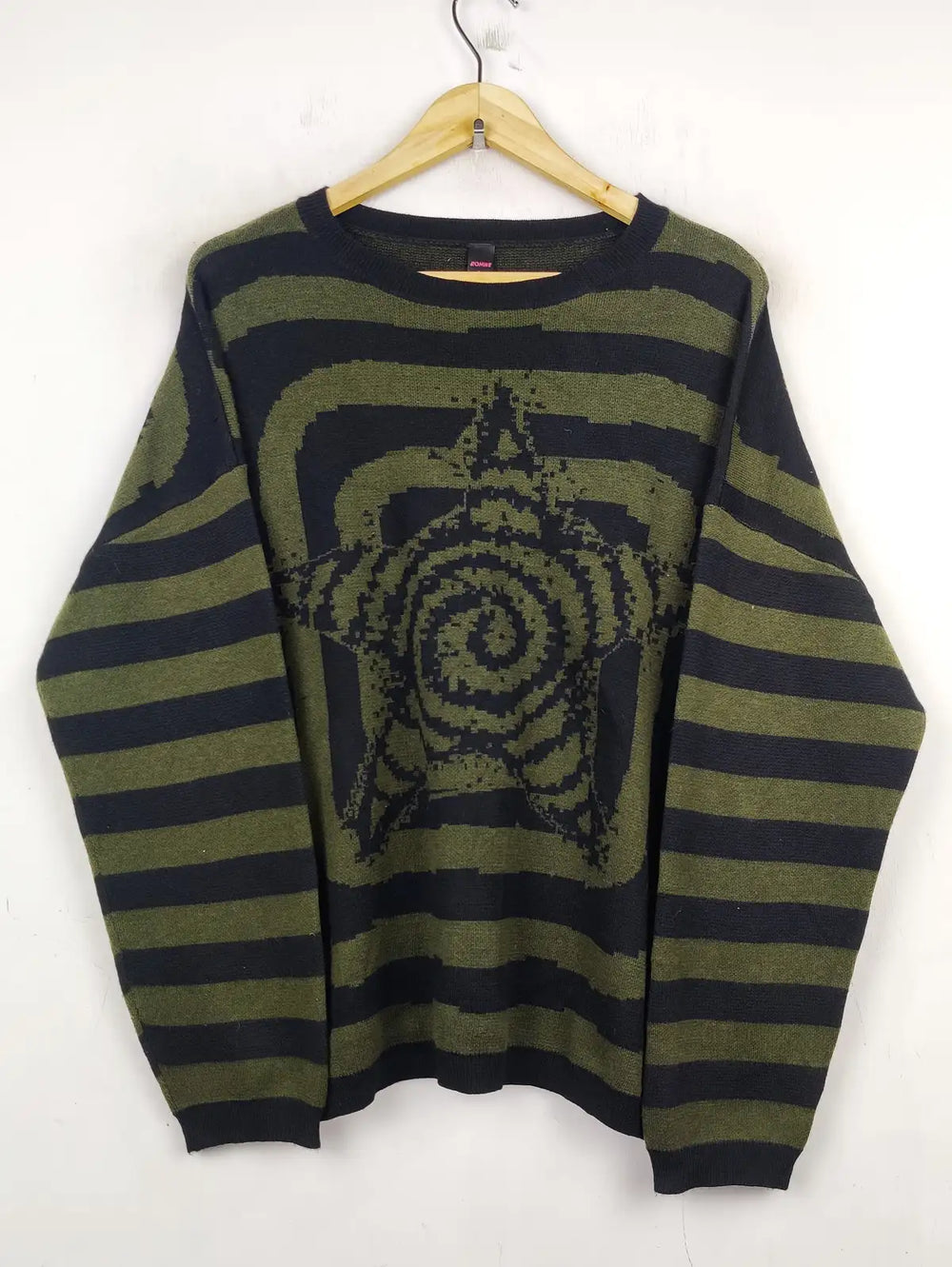 Buy online pre-used pre-loved 100% authentic & Original branded Romwe (WT-5926) available in Pakistan. Top international brands avilable.