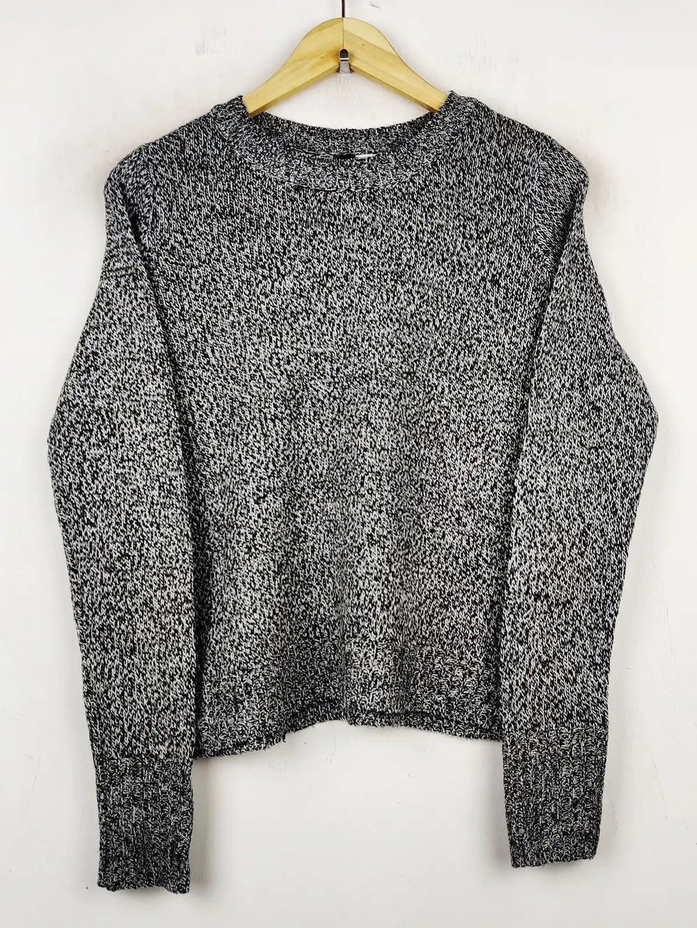 Buy online pre-used pre-loved 100% authentic & Original branded H&M (WT-5954) available in Pakistan. Top international brands avilable.