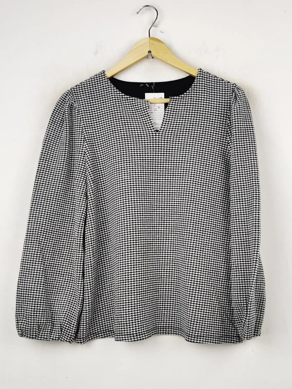 Buy online pre-used pre-loved 100% authentic & Original branded Savida (WT-6192) available in Pakistan. Top international brands avilable.