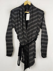 Buy online pre-used pre-loved 100% authentic & Original branded Wrapper (WT-6285) available in Pakistan. Top international brands avilable.