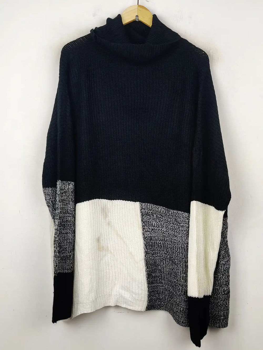 Buy online pre-used pre-loved 100% authentic & Original branded Shein (WT-6353) available in Pakistan. Top international brands avilable.