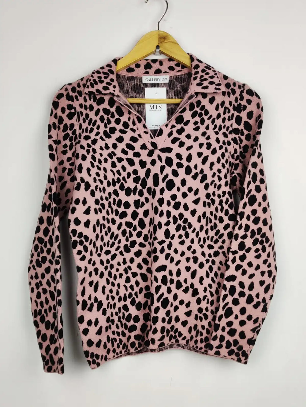 Buy online pre-used pre-loved 100% authentic & Original branded Gallery (WT-6593) available in Pakistan. Top international brands avilable.