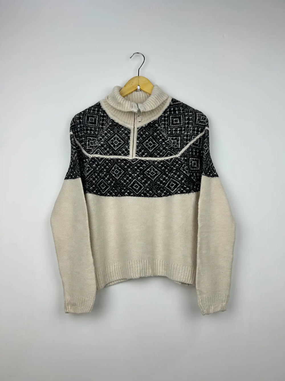 Buy online pre-used pre-loved 100% authentic & Original branded Tu (WT-6620) available in Pakistan. Top international brands avilable.