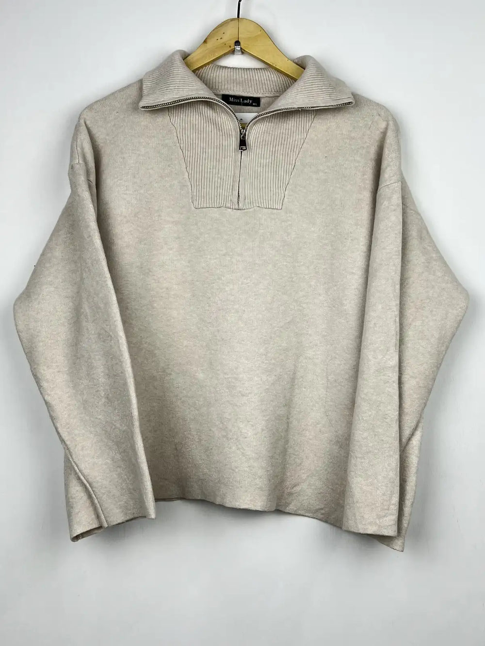 Buy online pre-used pre-loved 100% authentic & Original branded Miss Lady (WT-6822) available in Pakistan. Top international brands avilable.