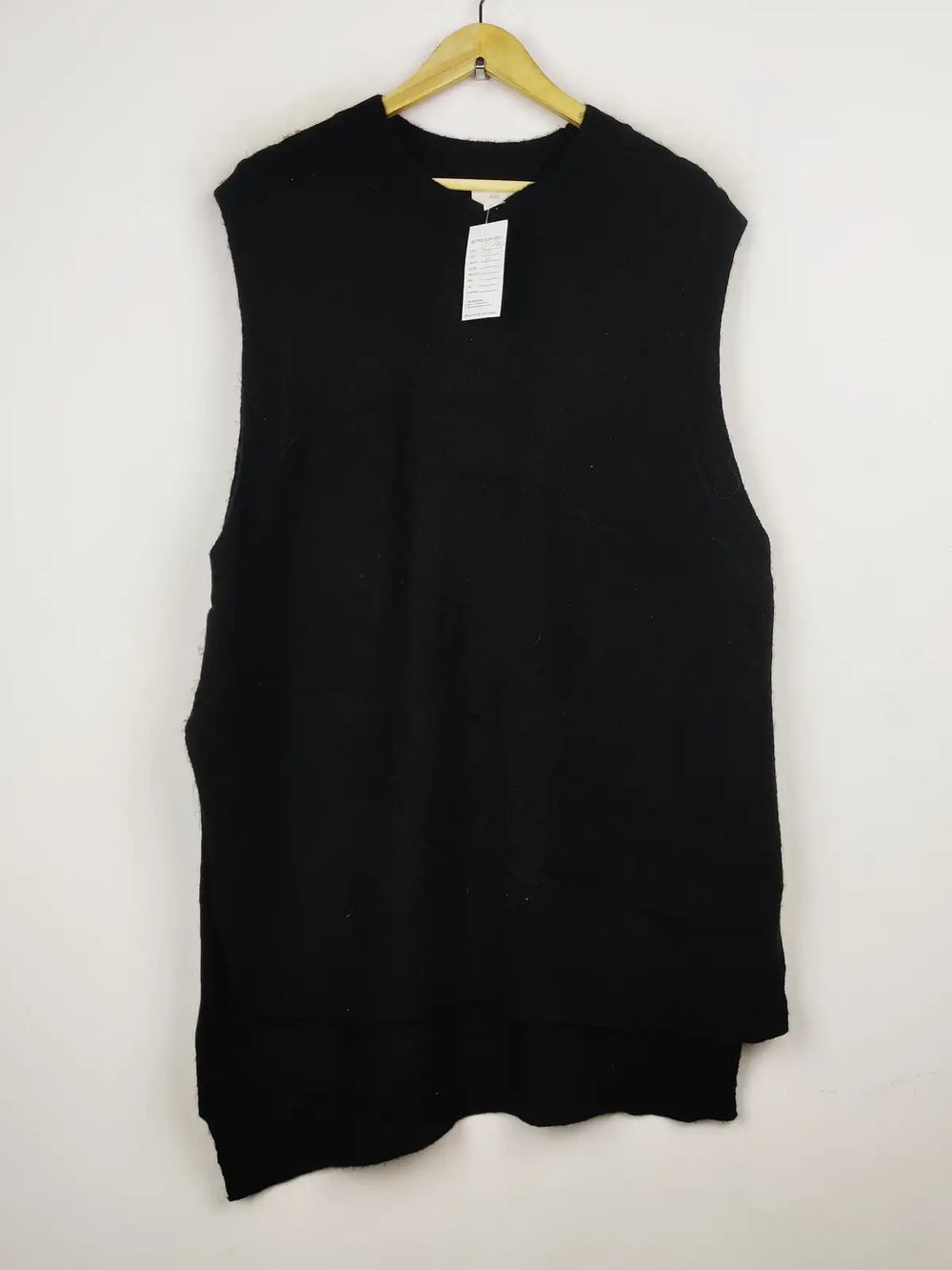 Buy online pre-used pre-loved 100% authentic & Original branded H&M (WT-6840) available in Pakistan. Top international brands avilable.