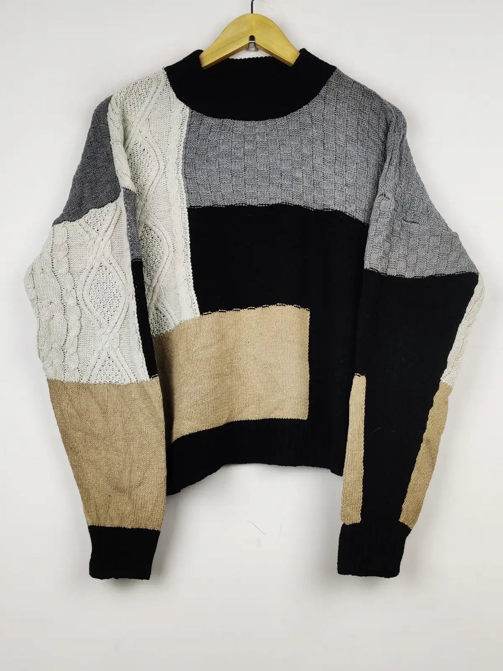 Buy online pre-used pre-loved 100% authentic & Original branded Unknown Brand (WT-7032) available in Pakistan. Top international brands avilable.