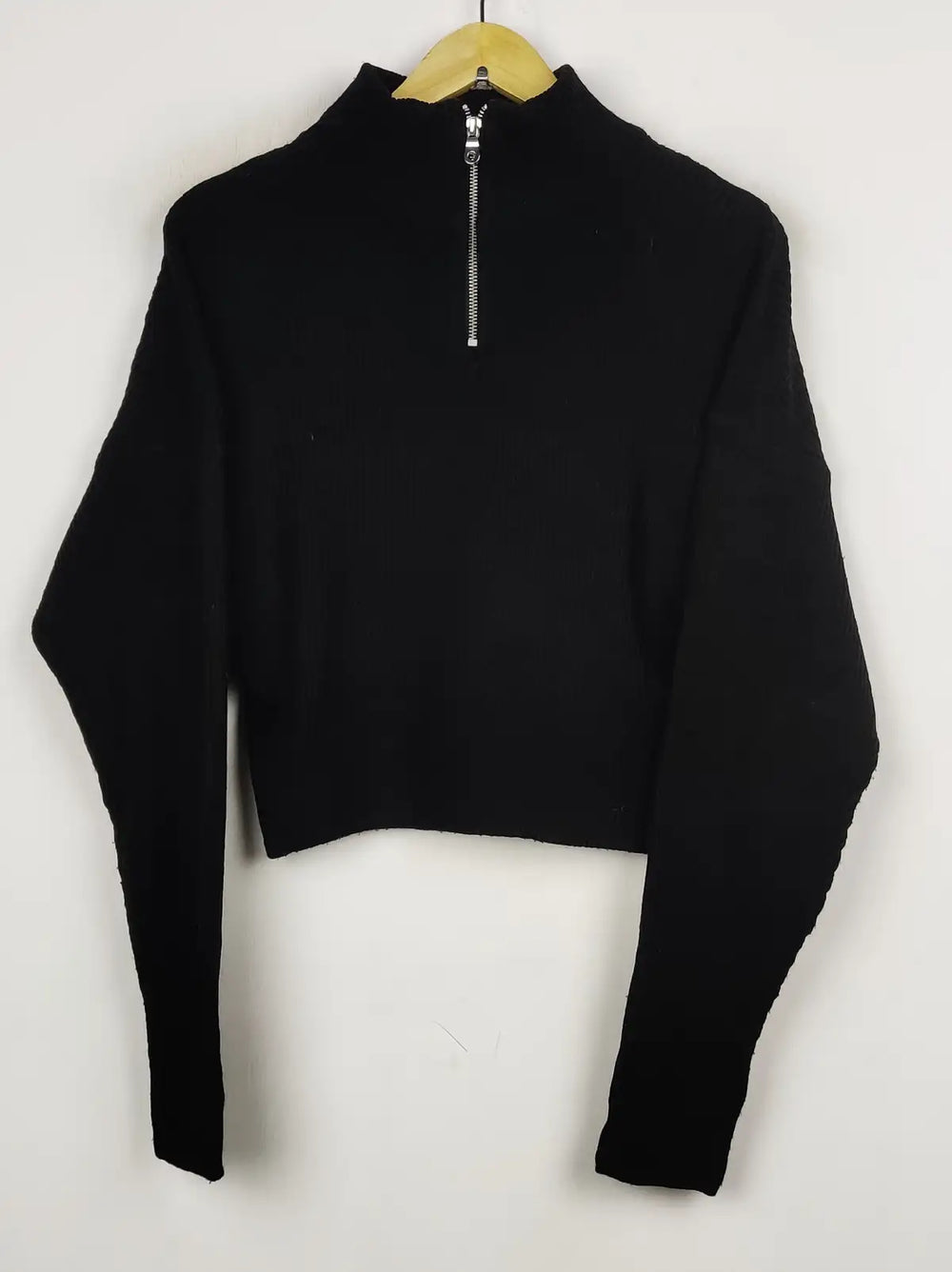 Buy online pre-used pre-loved 100% authentic & Original branded H&M (WT-7608) available in Pakistan. Top international brands avilable.