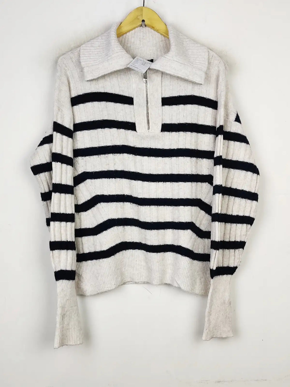 Buy online pre-used pre-loved 100% authentic & Original branded F&F (WT-7814) available in Pakistan. Top international brands avilable.