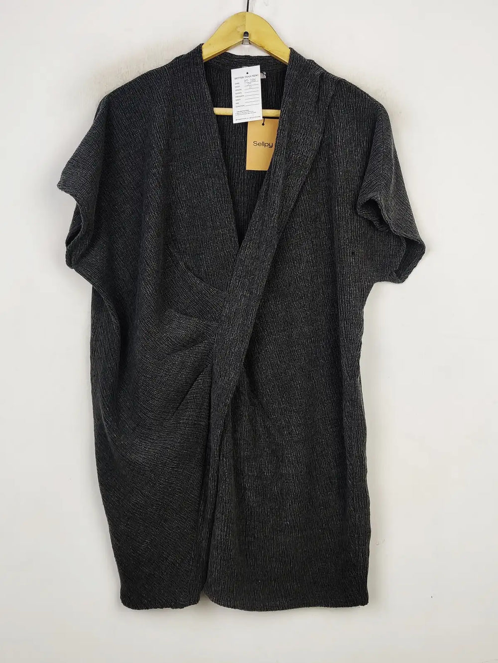 Buy online pre-used pre-loved 100% authentic & Original branded H&M (WT-7893) available in Pakistan. Top international brands avilable.