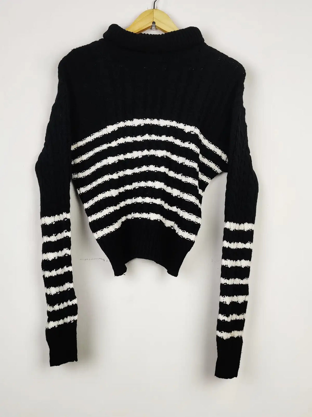 Buy online pre-used pre-loved 100% authentic & Original branded Nakd (WT-8072) available in Pakistan. Top international brands avilable.