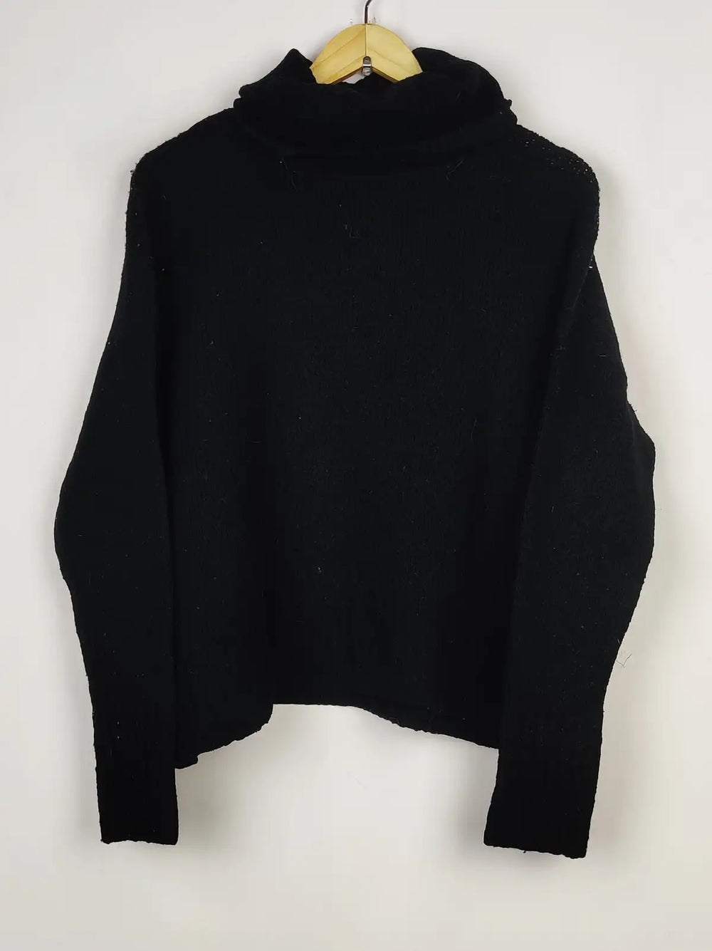 Buy online pre-used pre-loved 100% authentic & Original branded Vi Delar (WT-8110) available in Pakistan. Top international brands avilable.