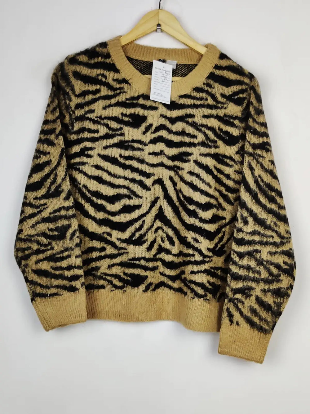 Buy online pre-used pre-loved 100% authentic & Original branded H&M (WT-8139) available in Pakistan. Top international brands avilable.