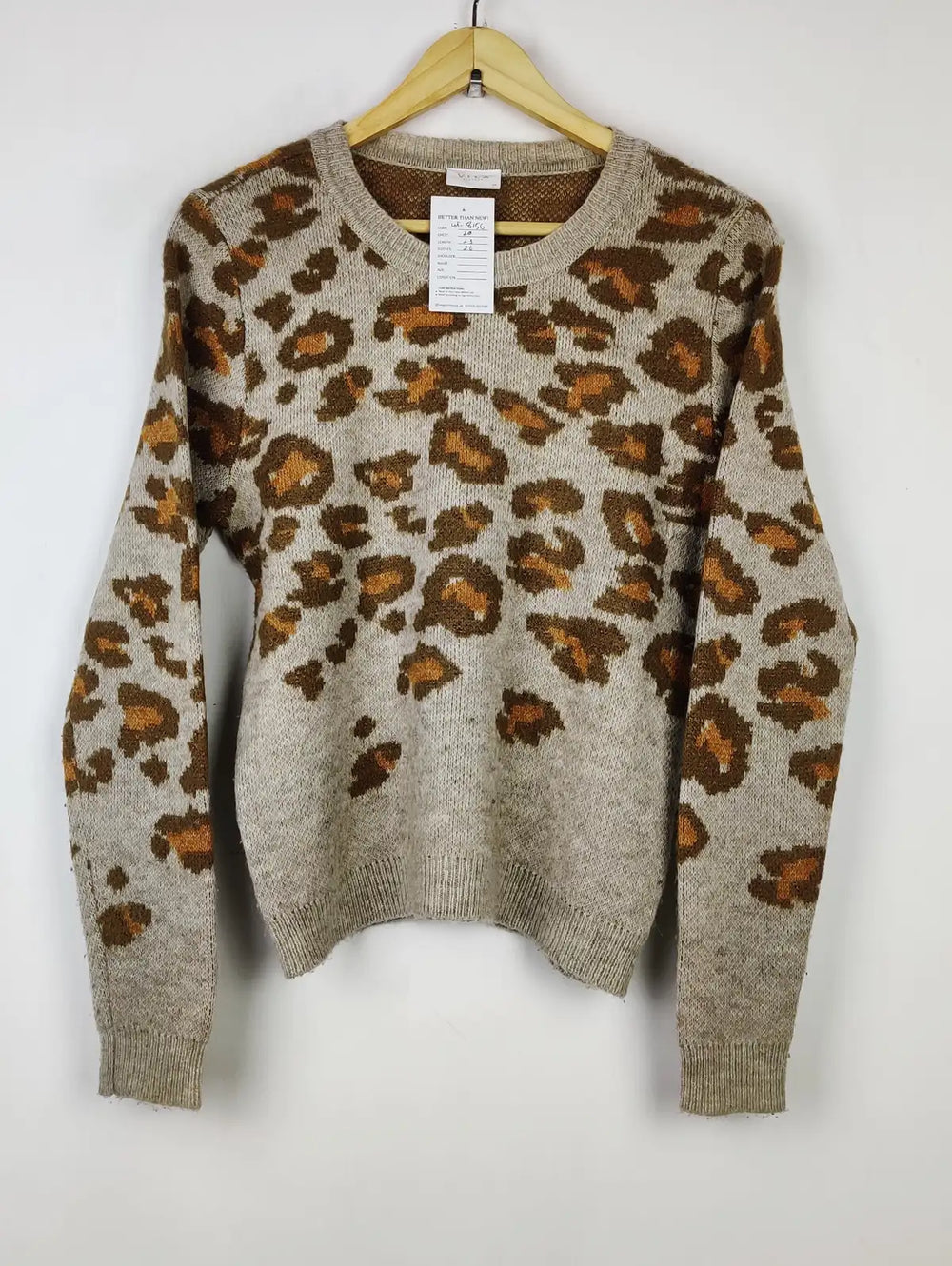 Buy online pre-used pre-loved 100% authentic & Original branded Vila (WT-8156) available in Pakistan. Top international brands avilable.