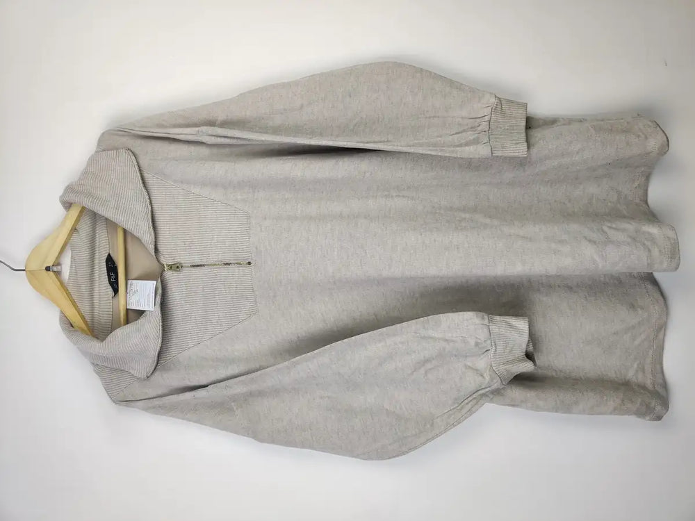 Buy online pre-used pre-loved 100% authentic & Original branded F&F (WT-8185) available in Pakistan. Top international brands avilable.