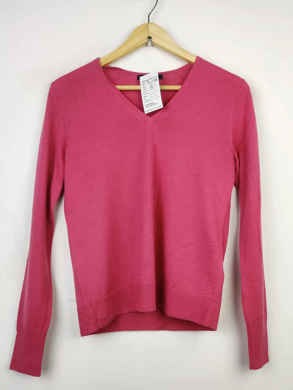 Buy online pre-used pre-loved 100% authentic & Original branded Uniqlo (WT-8192) available in Pakistan. Top international brands avilable.