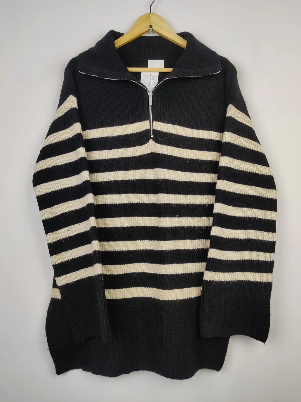 Buy online pre-used pre-loved 100% authentic & Original branded H&M (WT-8274) available in Pakistan. Top international brands avilable.