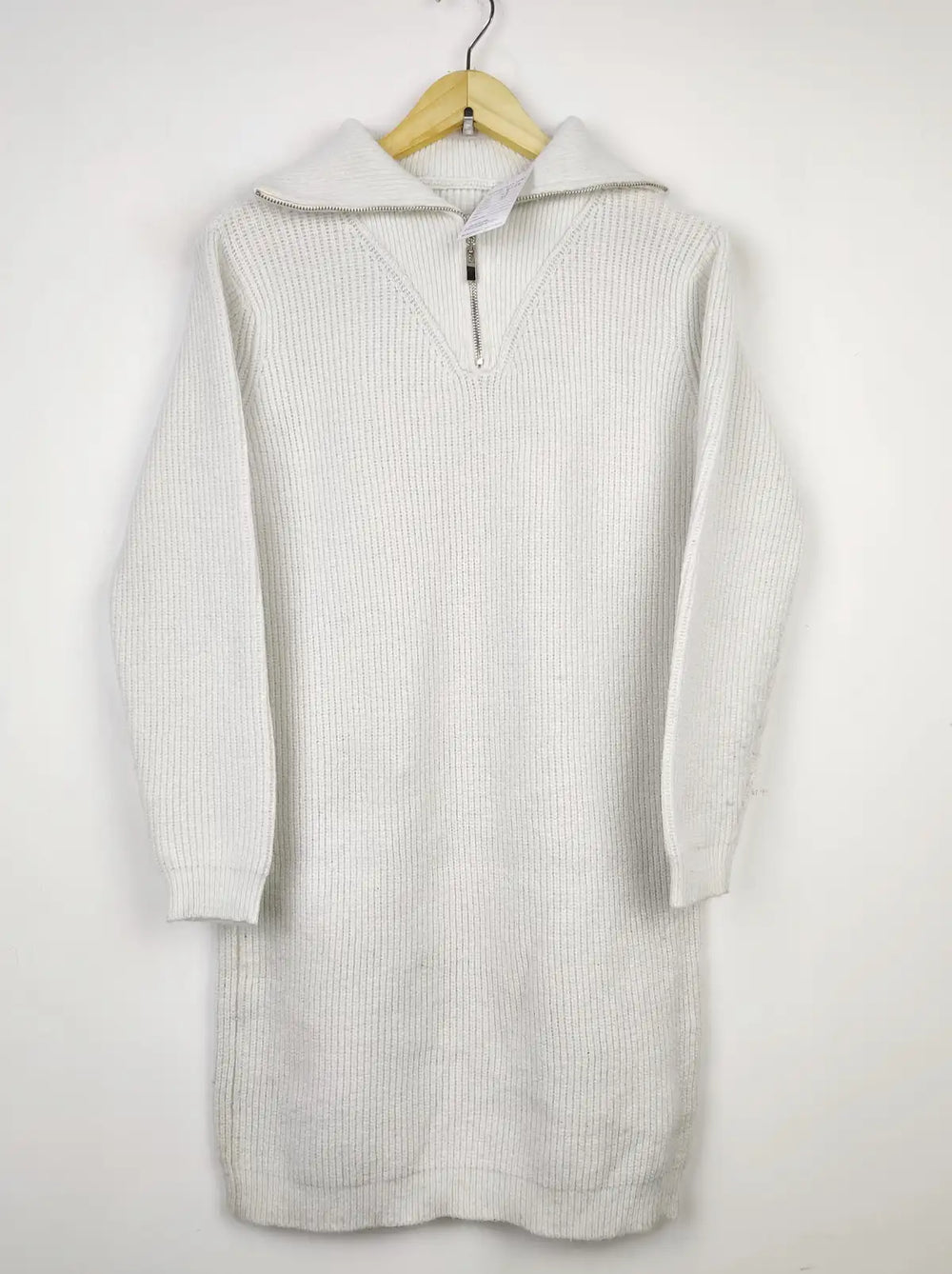 Buy online pre-used pre-loved 100% authentic & Original branded Dreamers (WT-8294) available in Pakistan. Top international brands avilable.