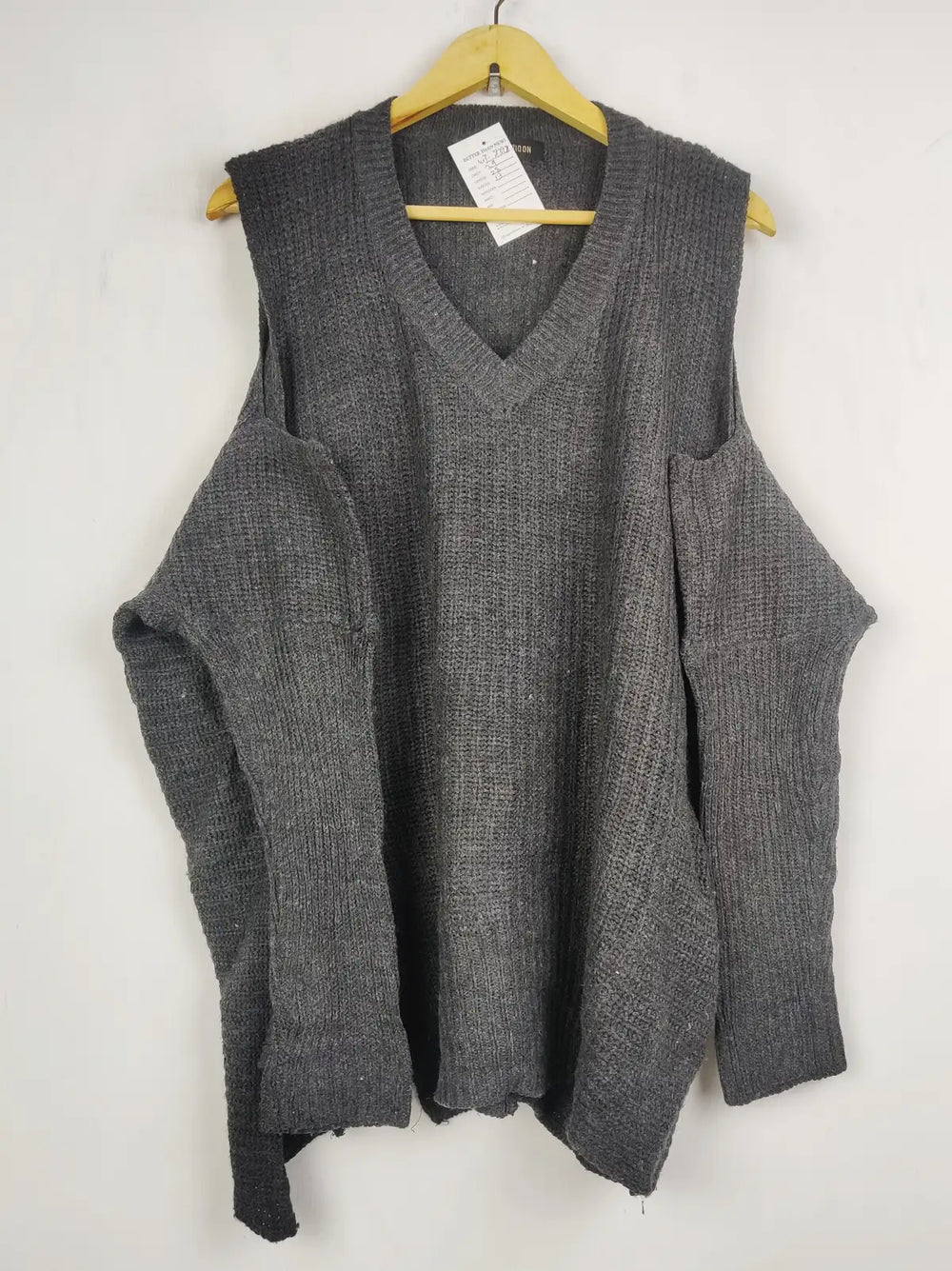 Buy online pre-used pre-loved 100% authentic & Original branded Qed London (WT-8398) available in Pakistan. Top international brands avilable.
