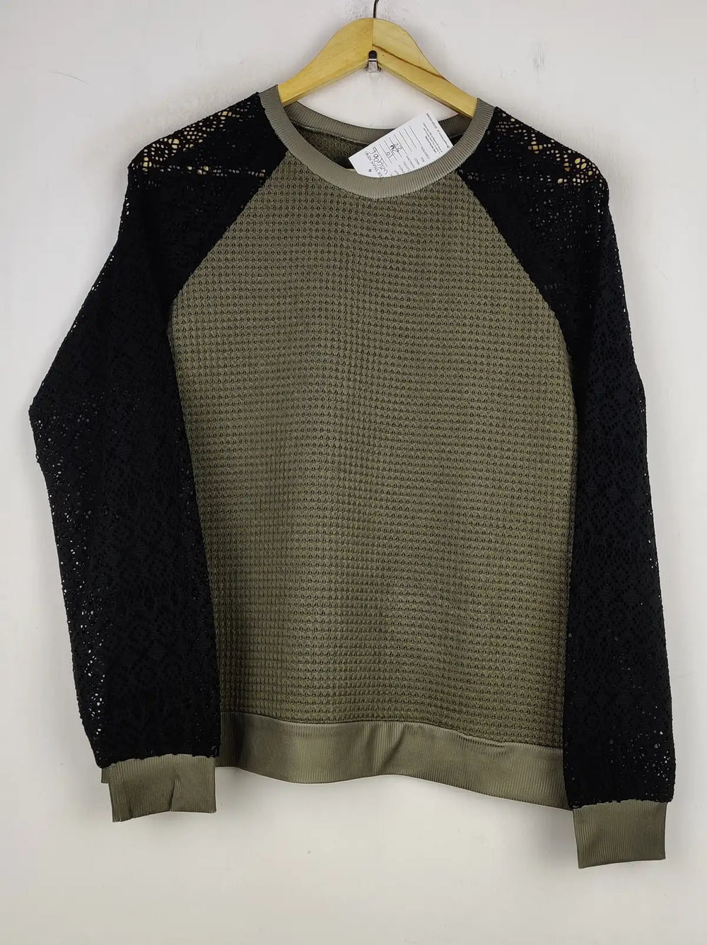 Buy online pre-used pre-loved 100% authentic & Original branded Unknown Brand (WT-9906) available in Pakistan. Top international brands avilable.