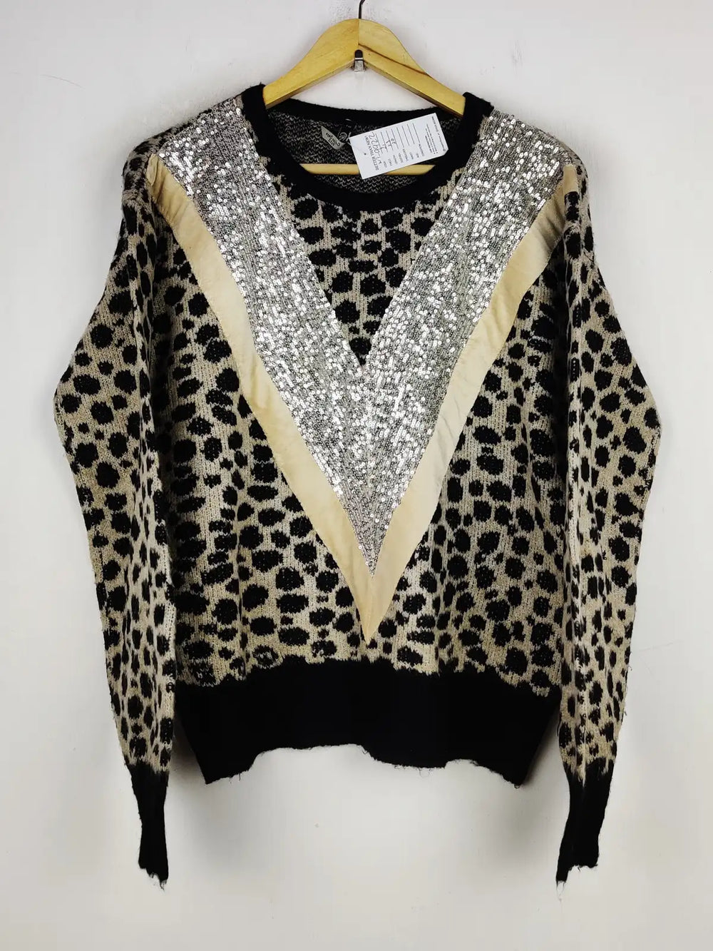 Buy online pre-used pre-loved 100% authentic & Original branded Gd (WT-9922) available in Pakistan. Top international brands avilable.