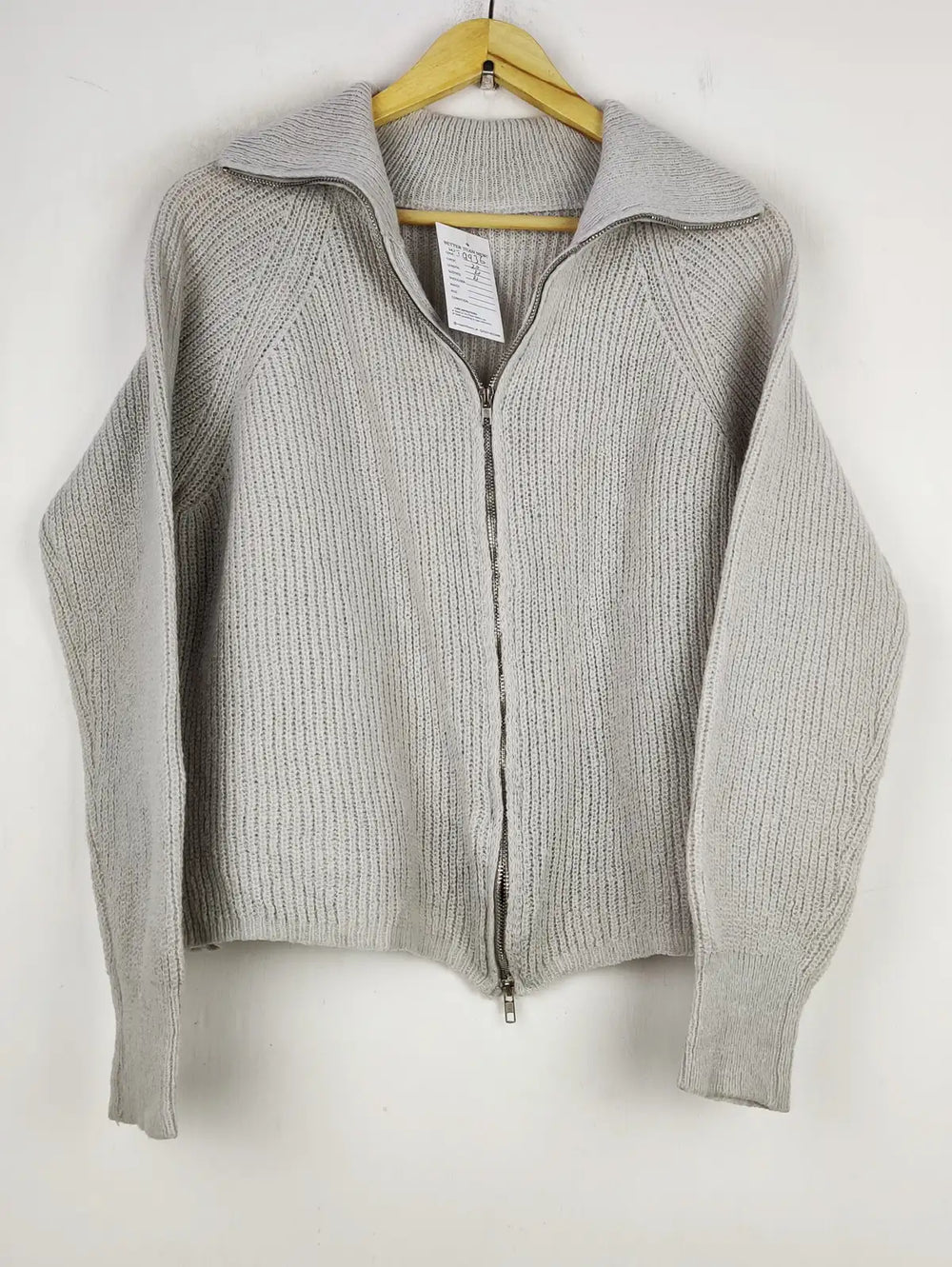 Buy online pre-used pre-loved 100% authentic & Original branded Unknown Brand (WT-9936) available in Pakistan. Top international brands avilable.