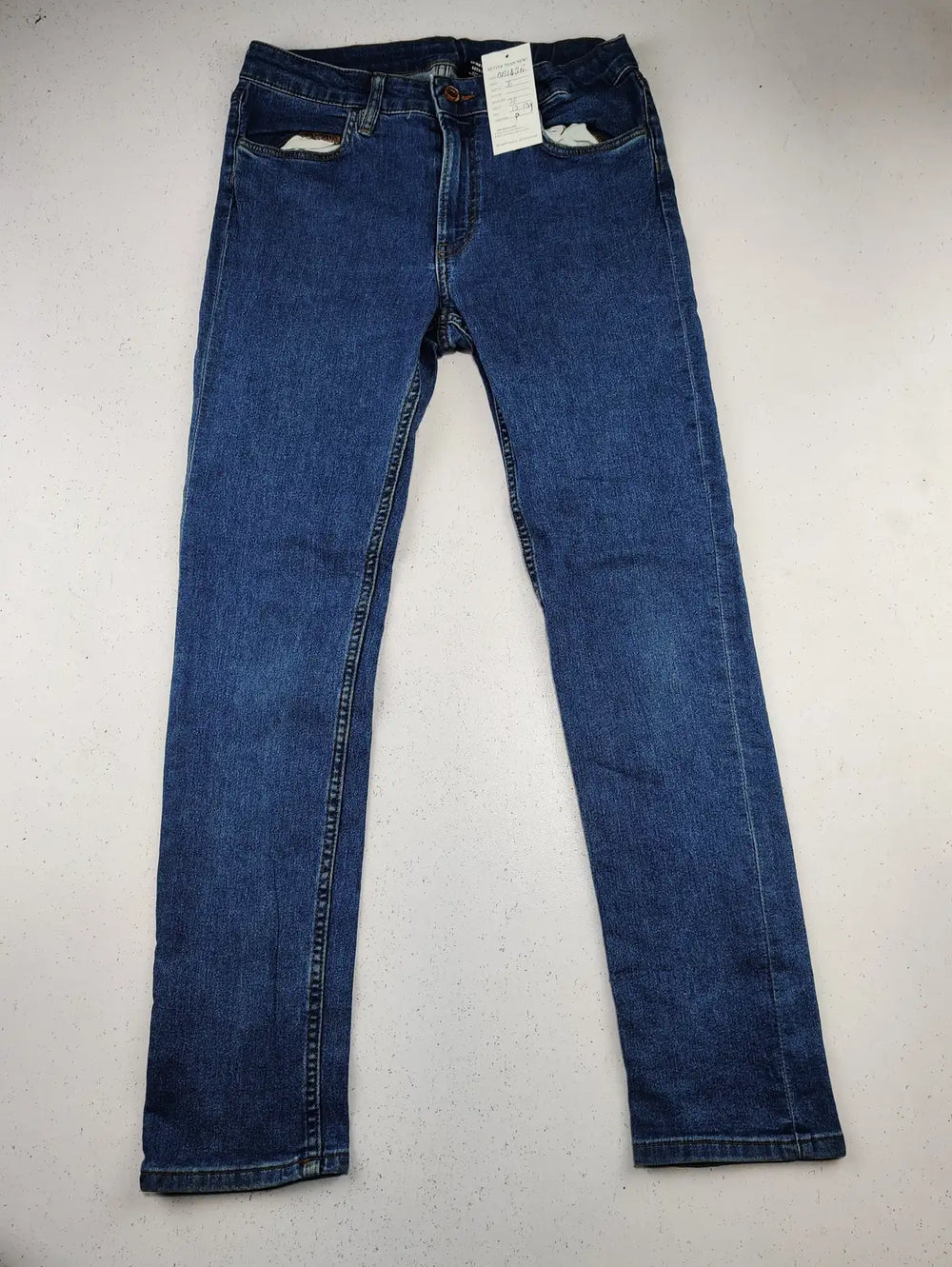 Buy online pre-used pre-loved 100% authentic & Original branded Unknown Brand (BB-1635) available in Pakistan. Top international brands avilable.