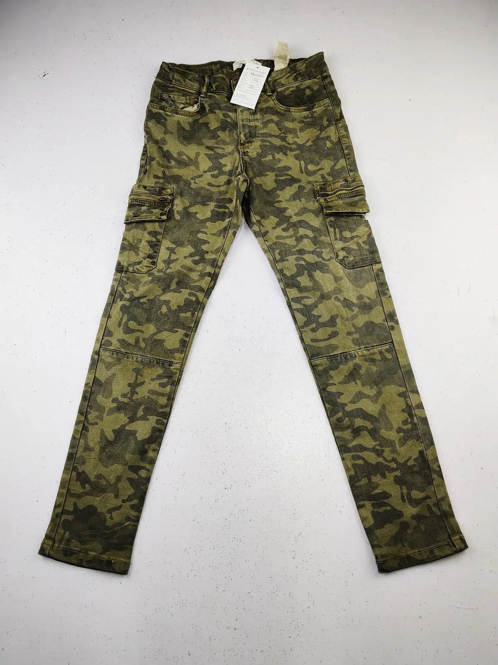 Buy online pre-used pre-loved 100% authentic & Original branded Zara (BB-1672) available in Pakistan. Top international brands avilable.