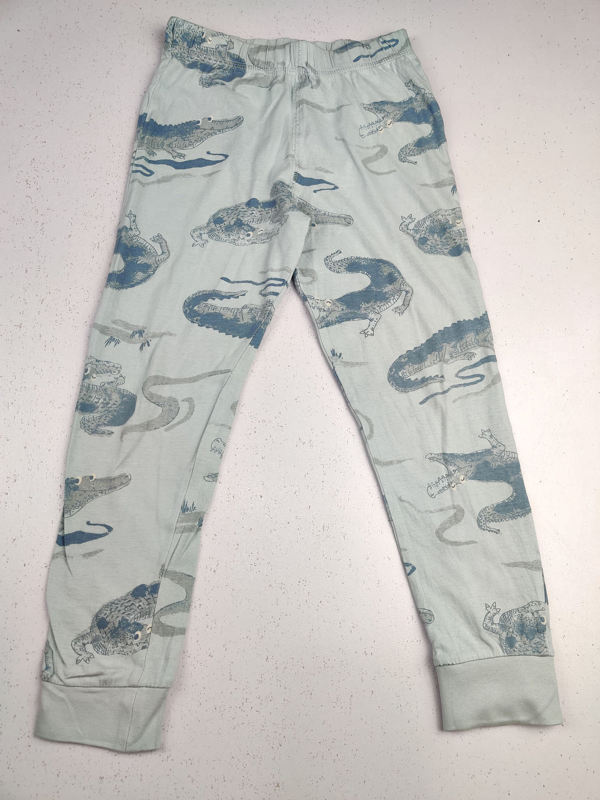 Buy online pre-used pre-loved 100% authentic & Original branded F&F (BB-376) available in Pakistan. Top international brands avilable.