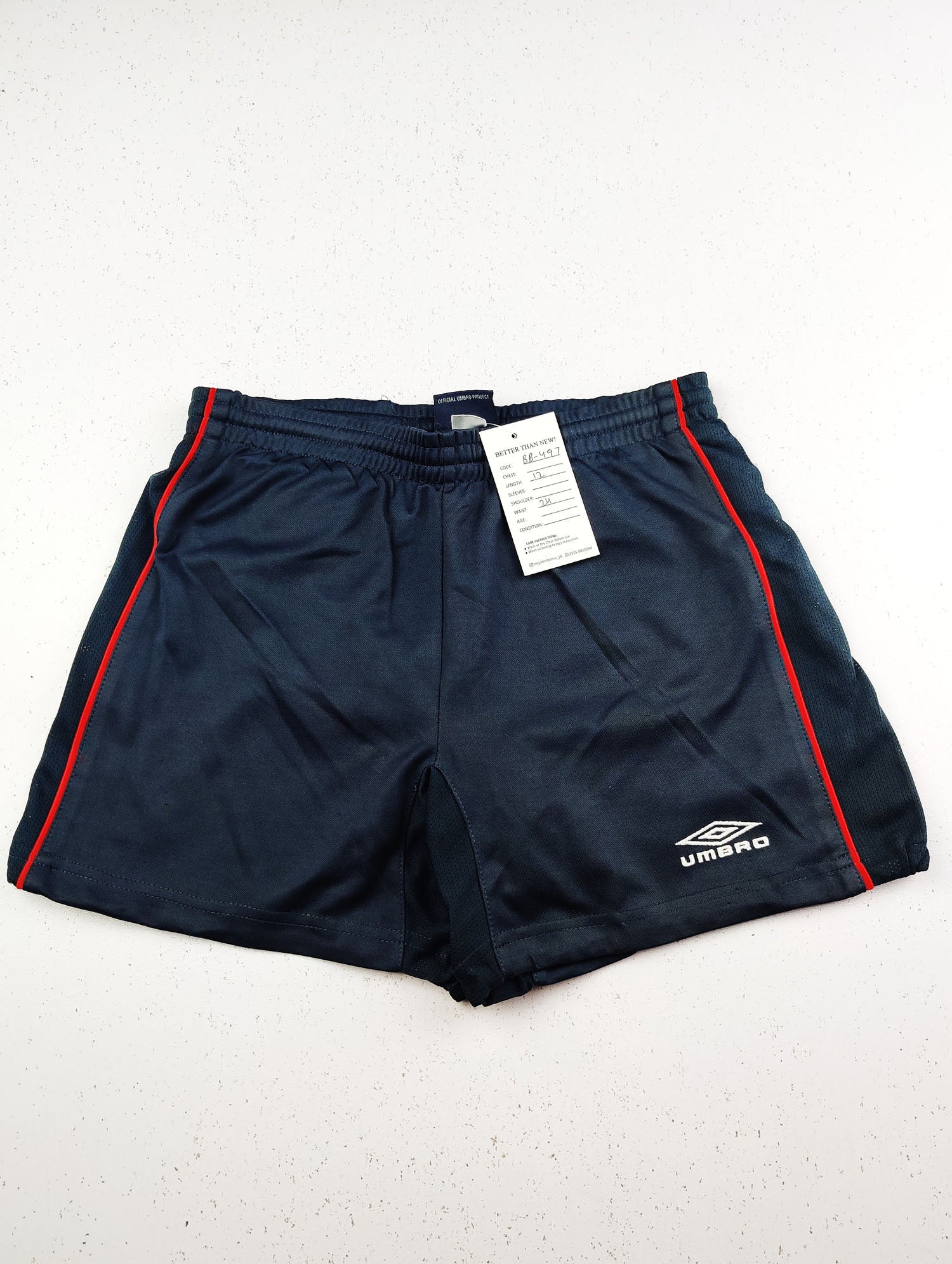 Buy online pre-used pre-loved 100% authentic & Original branded Umbro (BB-497) available in Pakistan. Top international brands avilable.
