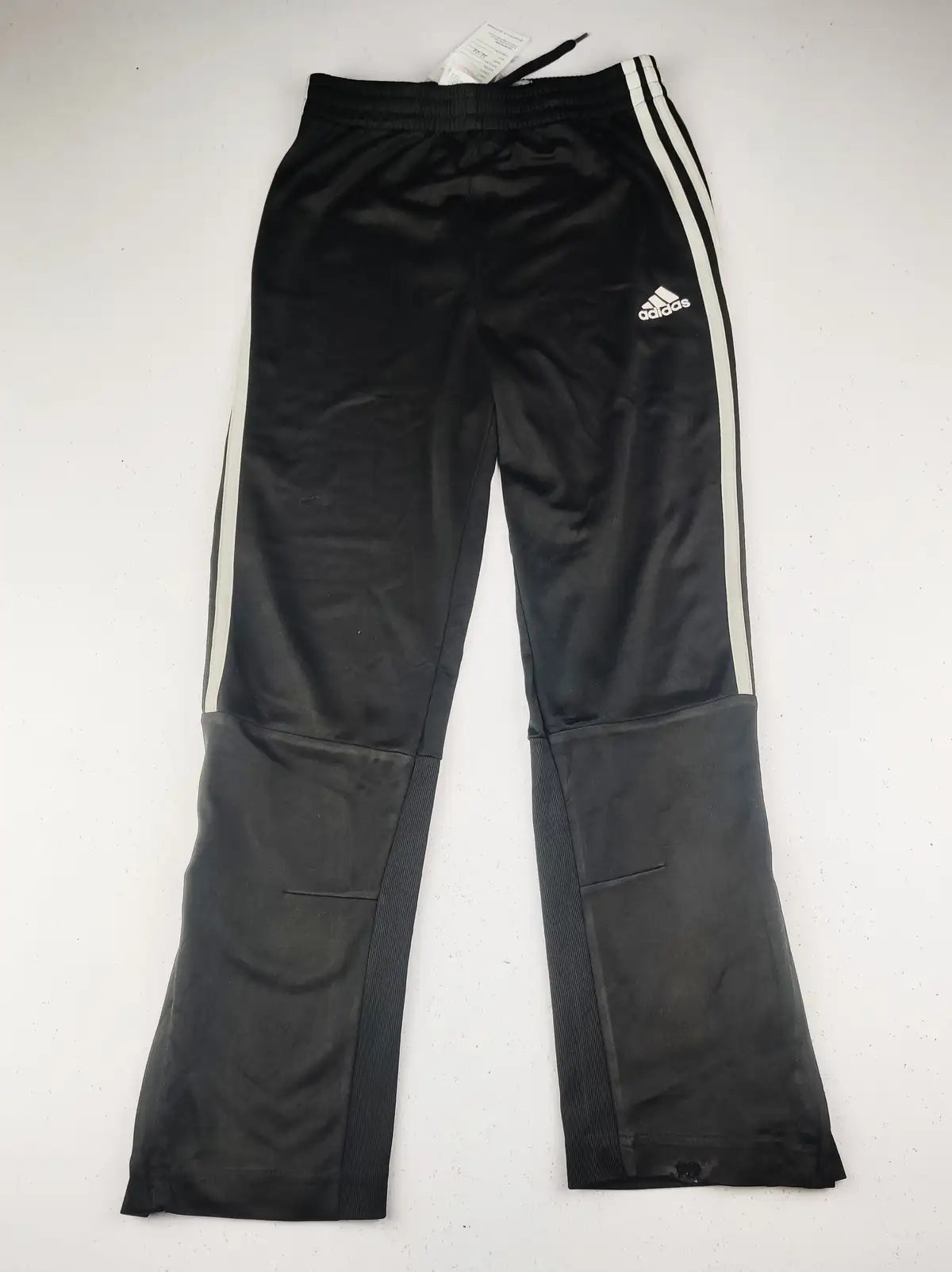 Buy online pre-used pre-loved 100% authentic & Original branded Adidas (BB-784) available in Pakistan. Top international brands avilable.