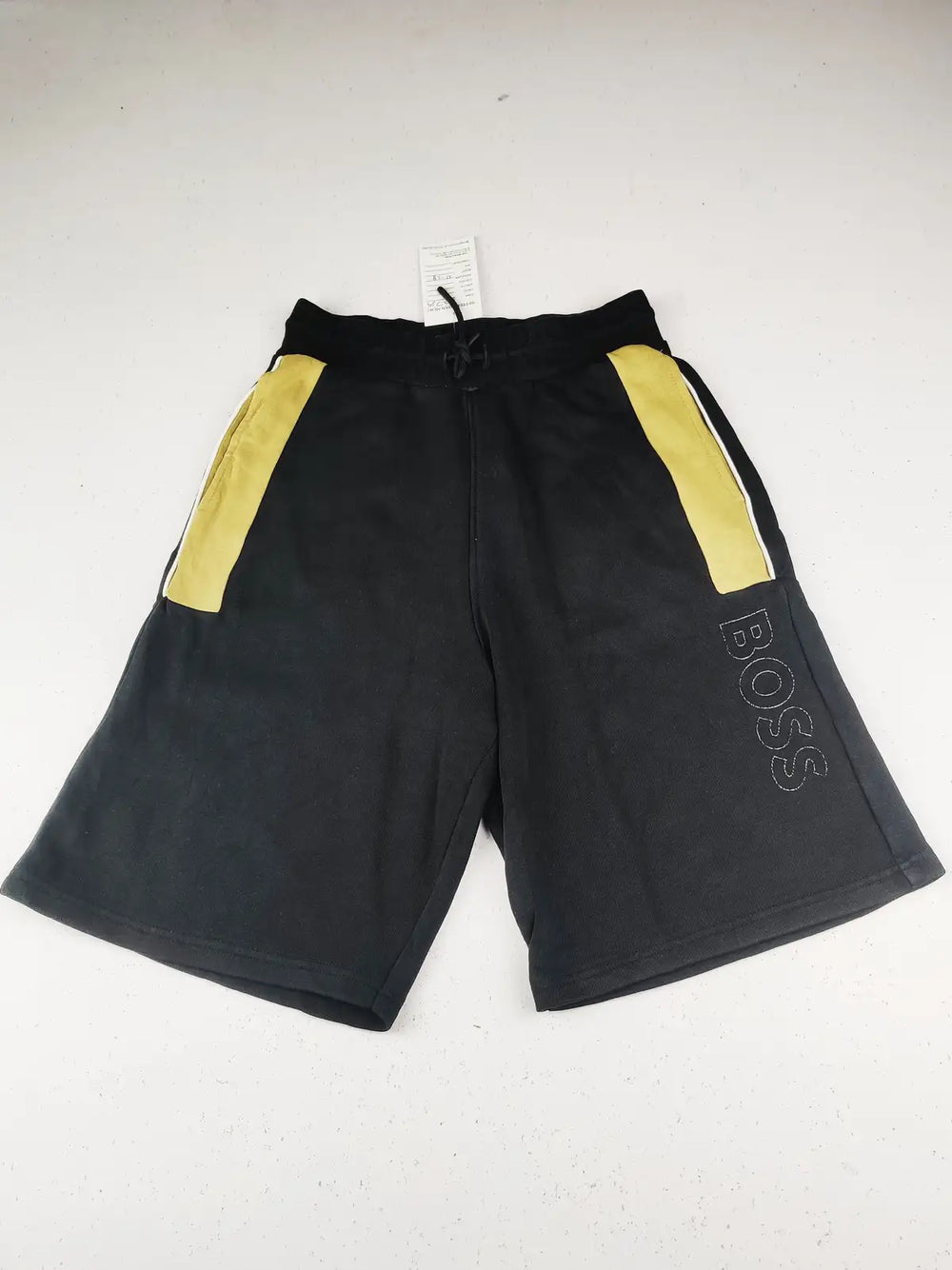 Buy online pre-used pre-loved 100% authentic & Original branded Hugo Boss (BB-789) available in Pakistan. Top international brands avilable.