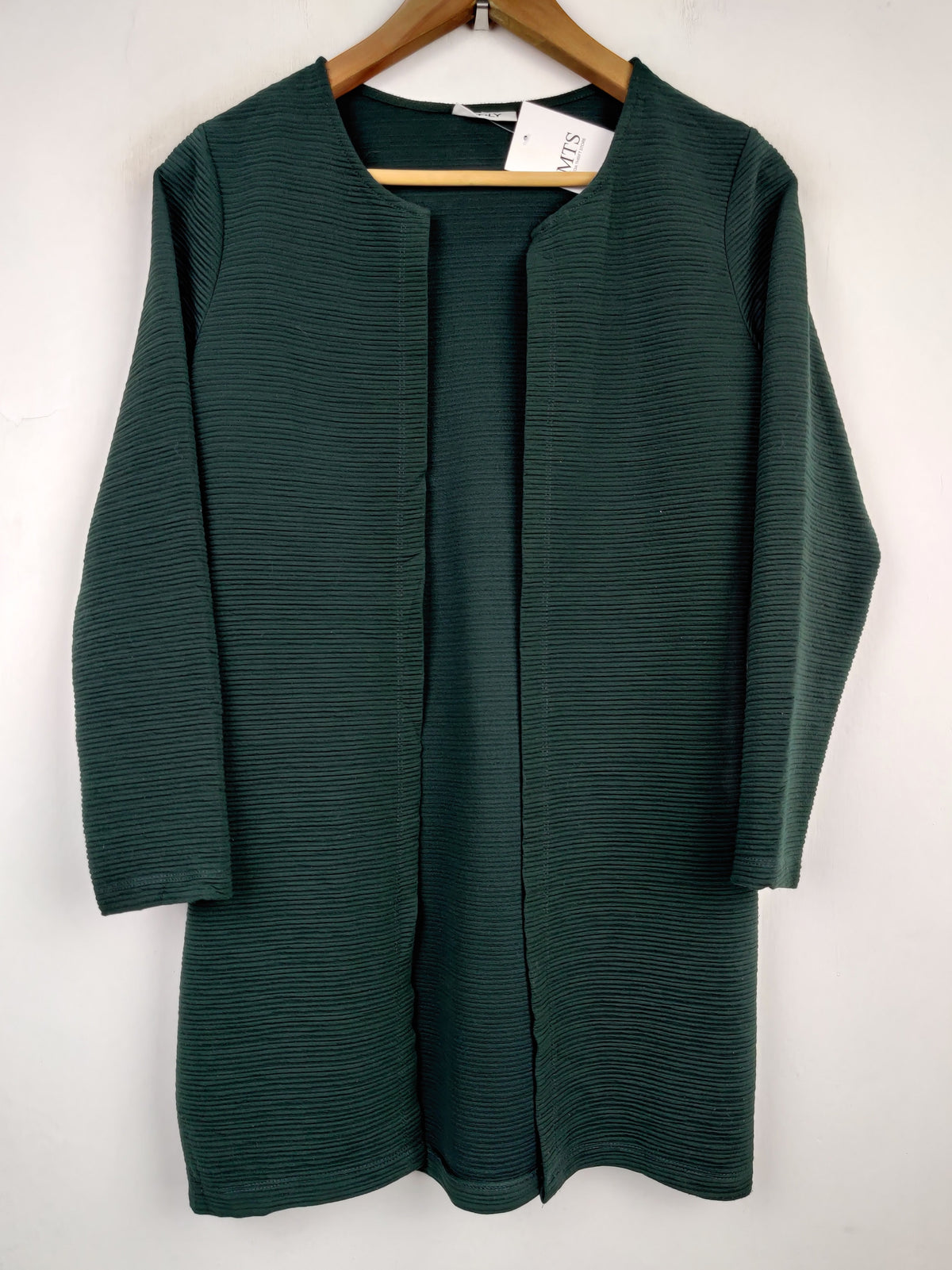 Buy online pre-used pre-loved 100% authentic & Original branded Only (BC-1398) available in Pakistan. Top international brands avilable.