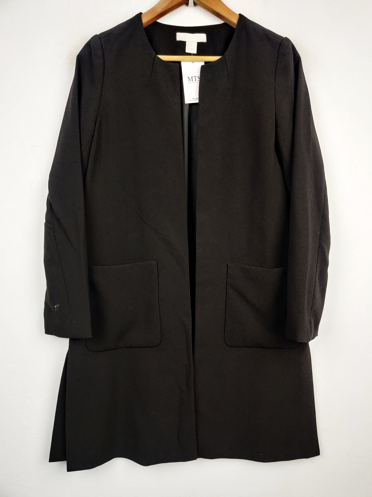 Buy online pre-used pre-loved 100% authentic & Original branded H&M (BC-1408) available in Pakistan. Top international brands avilable.