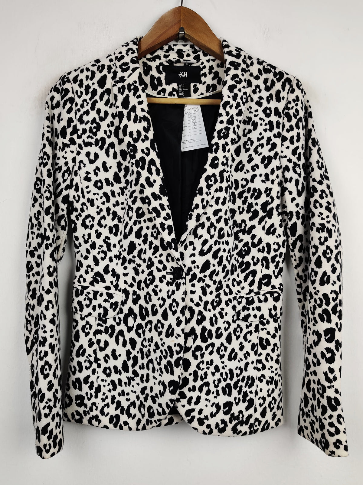 Buy online pre-used pre-loved 100% authentic & Original branded H&M (BC-1409) available in Pakistan. Top international brands avilable.
