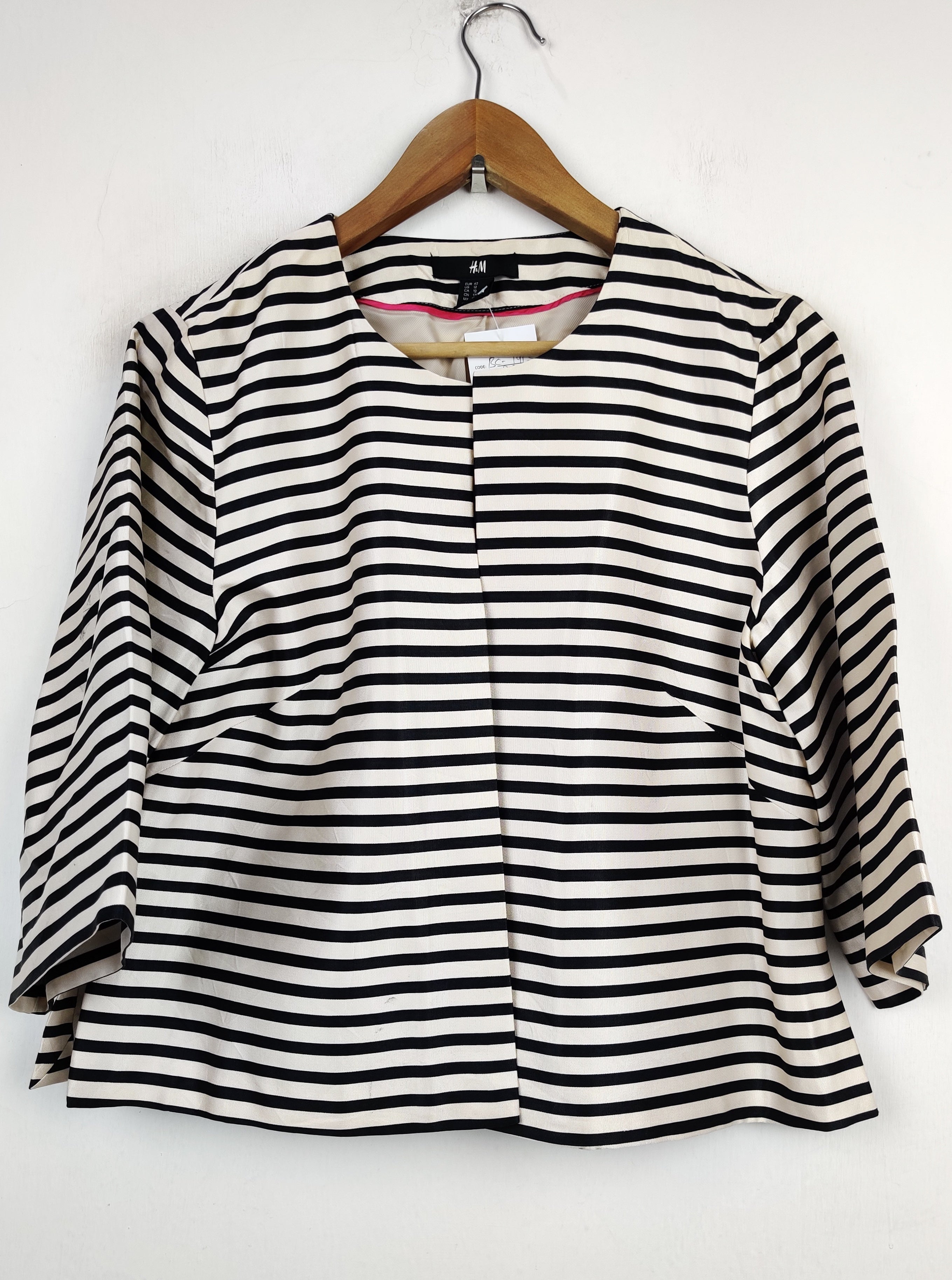Buy online pre-used pre-loved 100% authentic & Original branded H&M (BC-1413) available in Pakistan. Top international brands avilable.