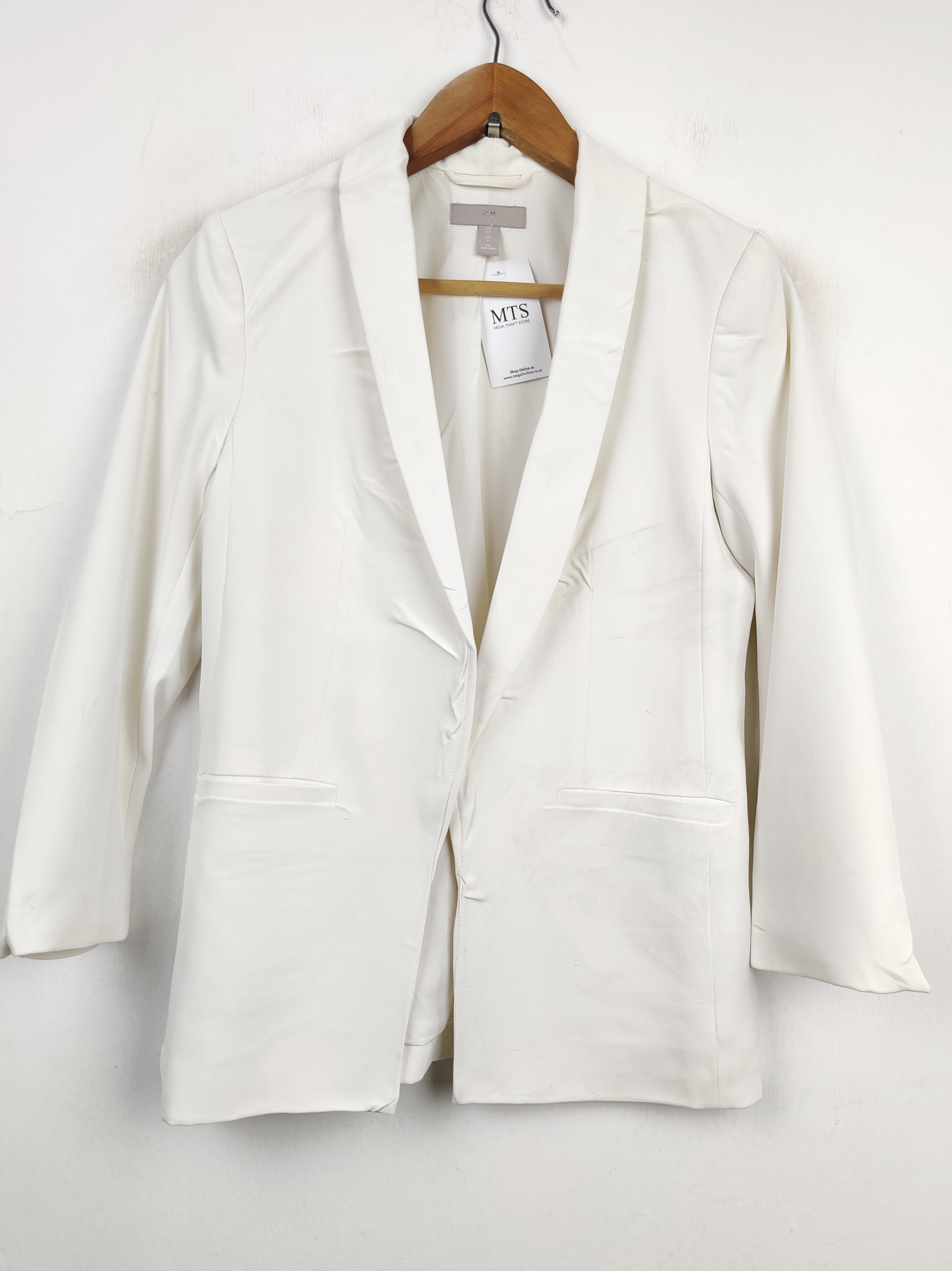 Buy online pre-used pre-loved 100% authentic & Original branded H&M (BC-1446) available in Pakistan. Top international brands avilable.