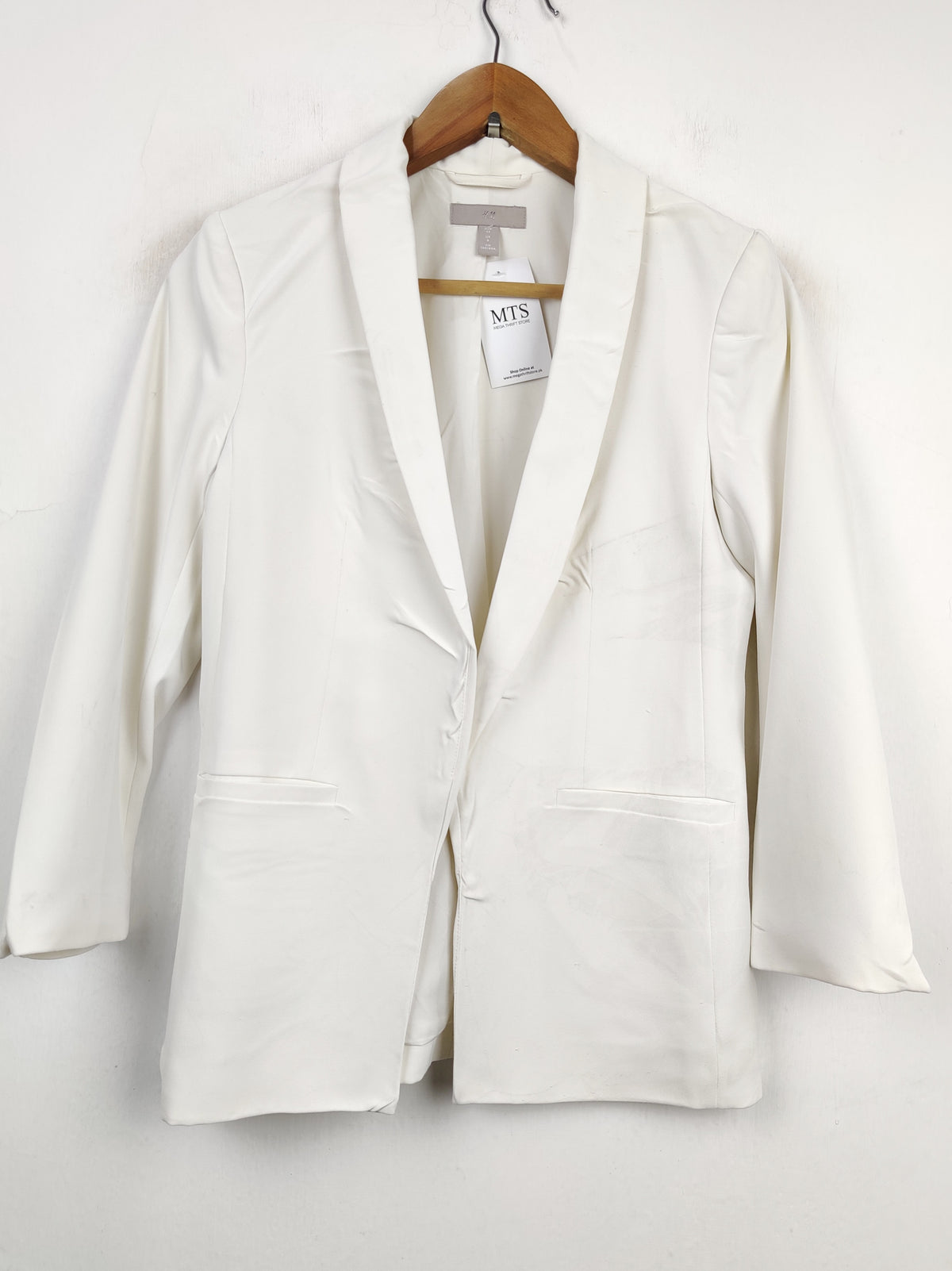 Buy online pre-used pre-loved 100% authentic & Original branded H&M (BC-1446) available in Pakistan. Top international brands avilable.