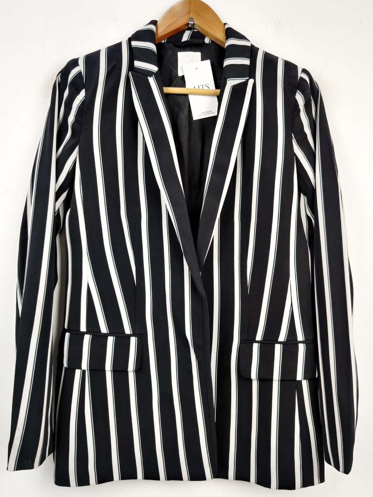 Buy online pre-used pre-loved 100% authentic & Original branded H&M (BC-1448) available in Pakistan. Top international brands avilable.