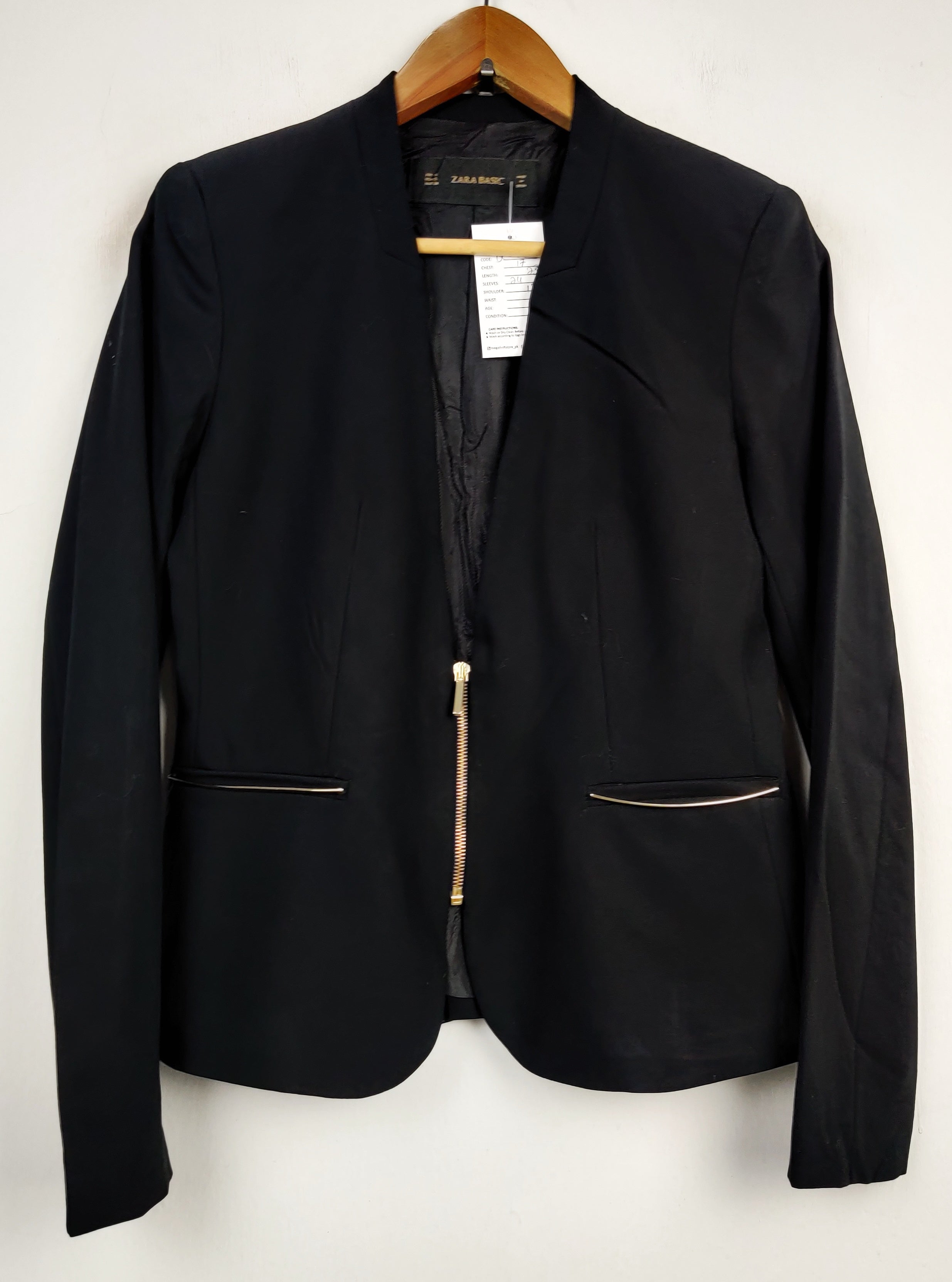 Buy online pre-used pre-loved 100% authentic & Original branded Zara (BC-1457) available in Pakistan. Top international brands avilable.