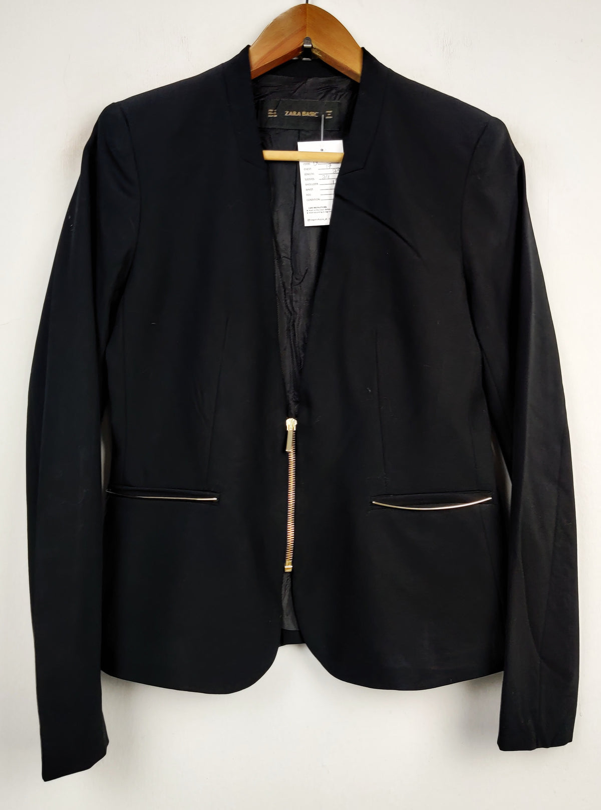 Buy online pre-used pre-loved 100% authentic & Original branded Zara (BC-1457) available in Pakistan. Top international brands avilable.