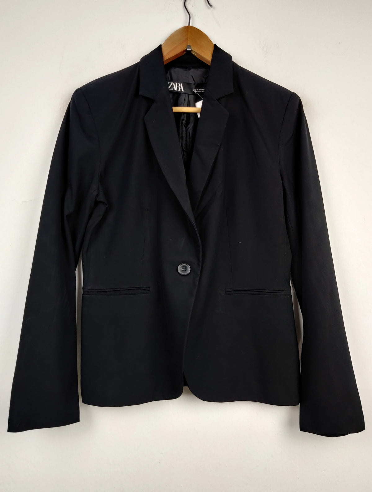 Buy online pre-used pre-loved 100% authentic & Original branded Zara (BC-1501) available in Pakistan. Top international brands avilable.