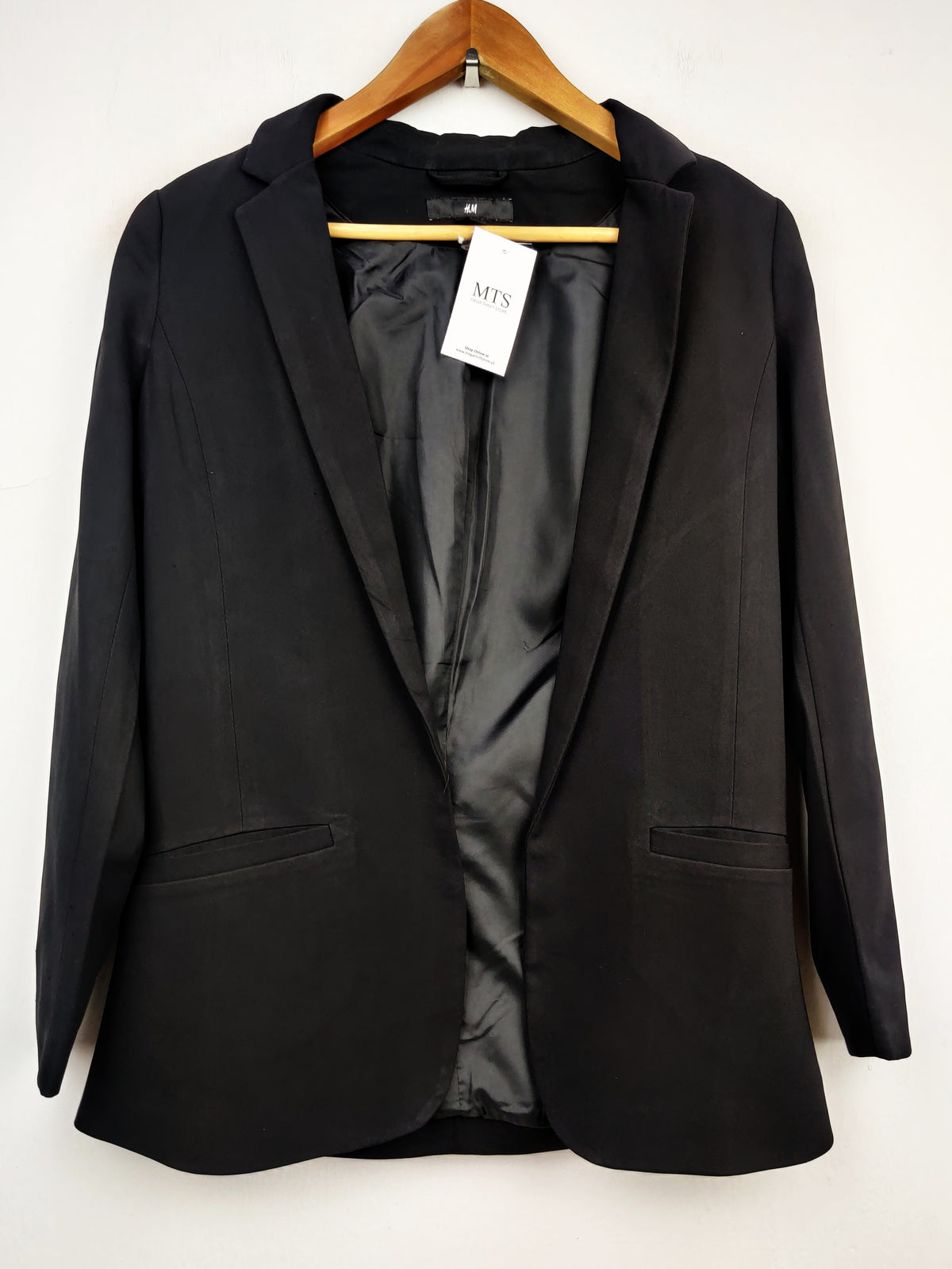 Buy online pre-used pre-loved 100% authentic & Original branded H&M (BC-1518) available in Pakistan. Top international brands avilable.