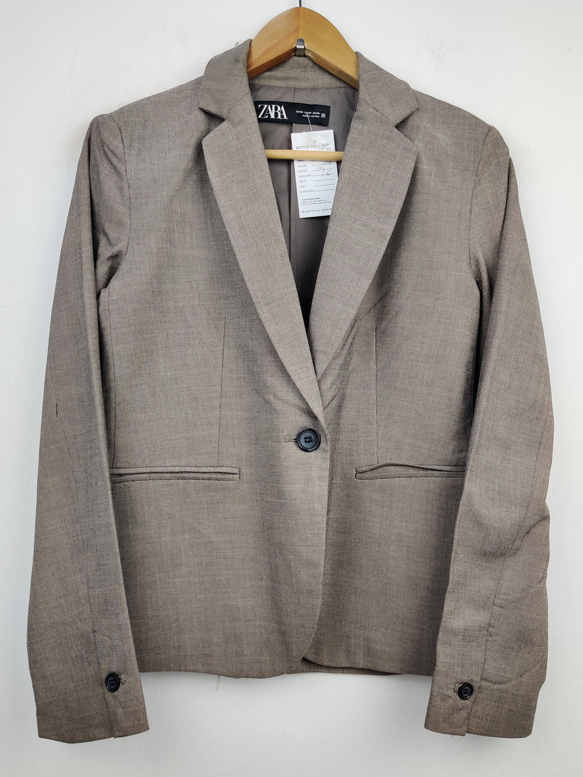 Buy online pre-used pre-loved 100% authentic & Original branded Zara (BC-1519) available in Pakistan. Top international brands avilable.